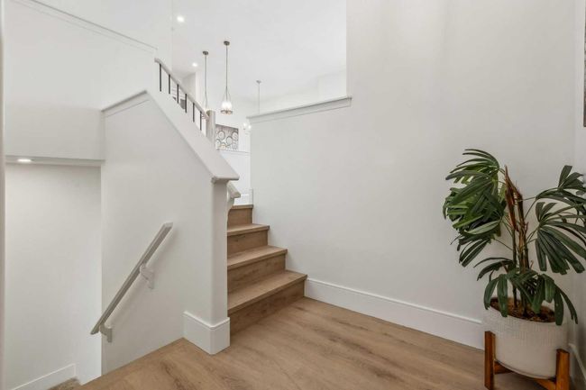 364 Prominence Hts Sw, Townhouse with 3 bedrooms, 3 bathrooms and 4 parking in Calgary AB | Image 4