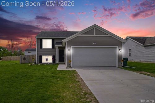202 Creek Pointe Cir, Durand, MI, 48429-1668 | Card Image