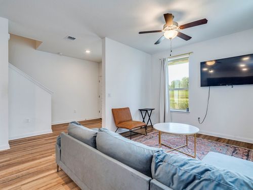 7904 Mandela Bnd, Austin, TX, 78744-2091 | Card Image