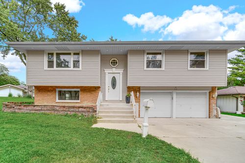 515 Falmouth Ln, Schaumburg, IL, 60193-2556 | Card Image