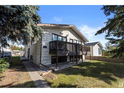 10110 98 Ave, Home with 5 bedrooms, 3 bathrooms and null parking in Morinville AB | Image 2