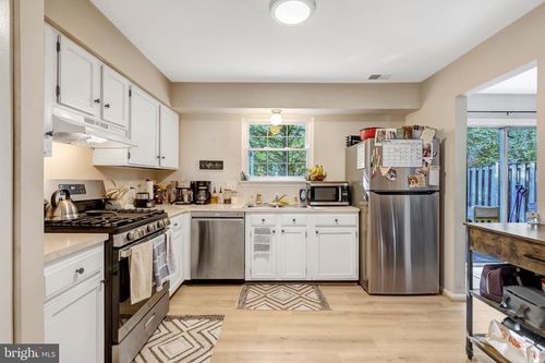 14831 Basingstoke Loop, CENTREVILLE, VA, 20120-3105 | Card Image