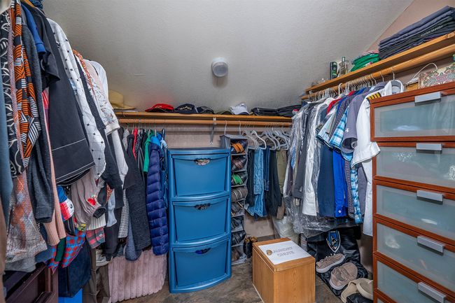 Walk-in Closet | Image 35
