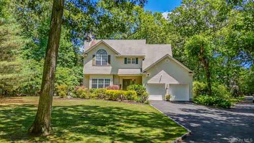67 Oak St, Brookhaven, NY, 11719-9695 | Card Image