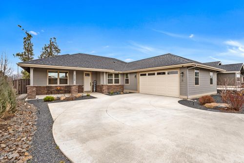 2758 Nw 23rd Loop, Redmond, OR, 97756-2081 | Card Image