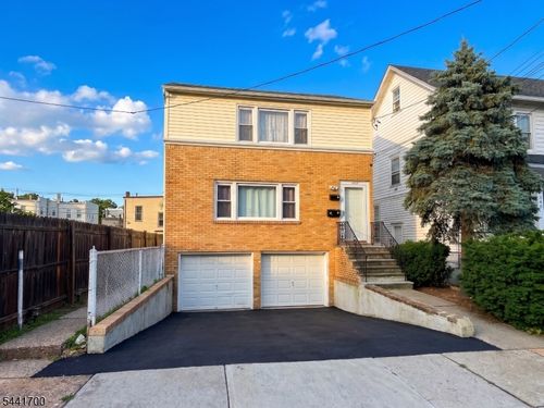 236 Alexander St, Newark, NJ, 07106-2620 | Card Image