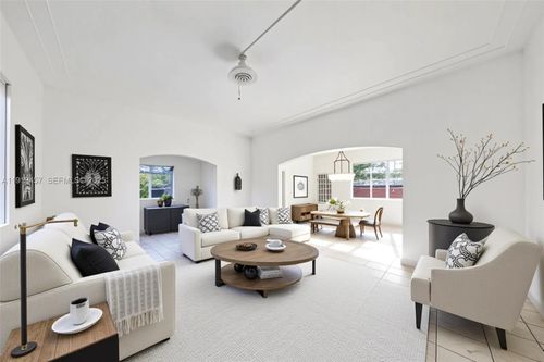 297 Eucalyptus Dr, Hialeah, FL, 33010-5249 | Card Image