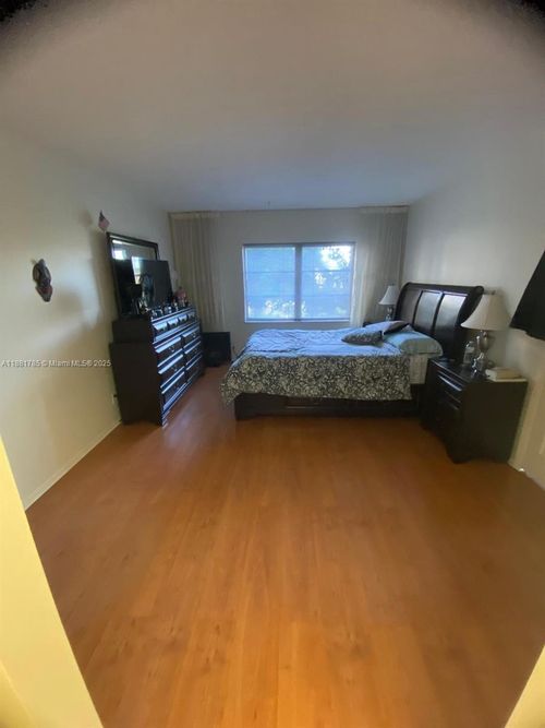 apt-329-200 Diplomat Pkwy, Hallandale Beach, FL, 33009-8713 | Card Image