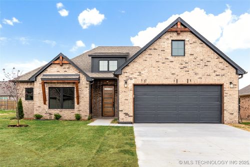 10709 S 279th East Ave, Coweta, OK, 74429-9010 | Card Image