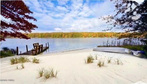 65 Lake Dr E, Gouldsboro, PA, 18424-8994 | Card Image
