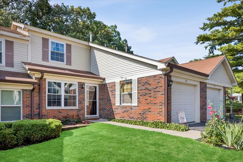 93 Pine Cir, Cary, IL, 60013-1546 | Card Image