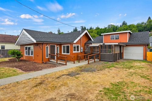 107 Eklund Ave, Hoquiam, WA, 98550-1716 | Card Image
