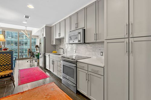 apt-1510-1212 Laurel St, Nashville, TN, 37203-4425 | Card Image