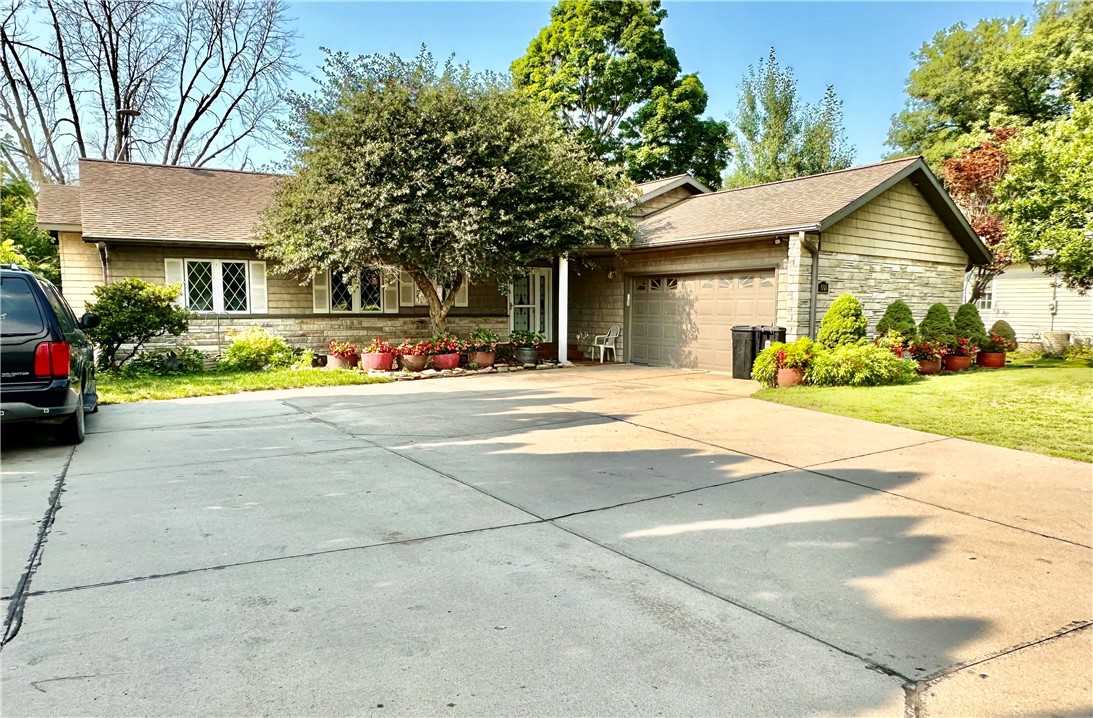 Lincoln Way, Marshalltown, IA 50158