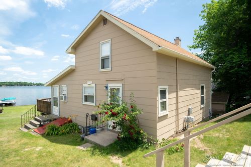 2802 Cottage Dr, Orleans, MI, 48865-9104 | Card Image