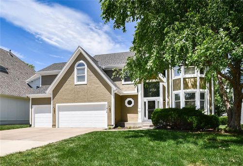 11912 W 132nd St, Overland Park, KS, 66213-3700 | Card Image