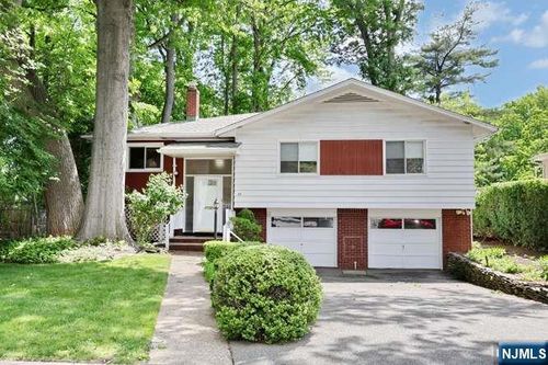 65 Haven Ave, Bergenfield, NJ, 07621-2511 | Card Image
