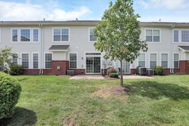 10905 Lemongrass Dr, Condo with 2 bedrooms, 3 bathrooms and null parking in Zionsville IN | Image 42
