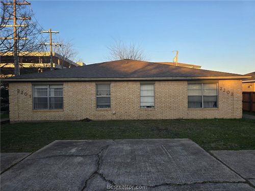 2203 Crest St, College Station, TX, 77840-4653 | Card Image