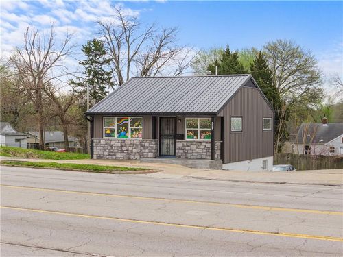 705 E 23rd St S, Independence, MO, 64055-1506 | Card Image