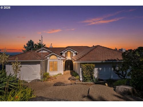 2469 Crestmont Cir, Salem, OR, 97302 | Card Image