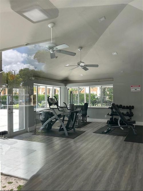 309-7160 Nw 179th St, Hialeah, FL, 33015-5482 | Card Image