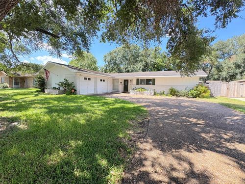 2801 Del Monte Ave, Bay City, TX, 77414-2729 | Card Image