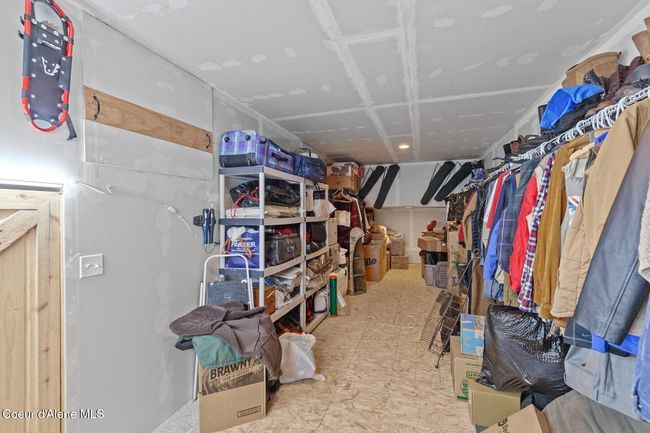 Upstairs Storage #1 (370 sq ft) | Image 24
