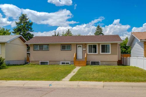 1321 39 St Se, Calgary, AB, T2A1H6 | Card Image