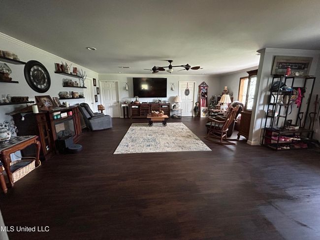hb livingroom | Image 6