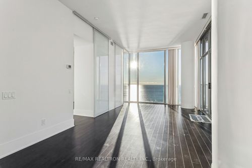 2805-103 The Queensway N/A, Toronto, ON, M6S5B3 | Card Image