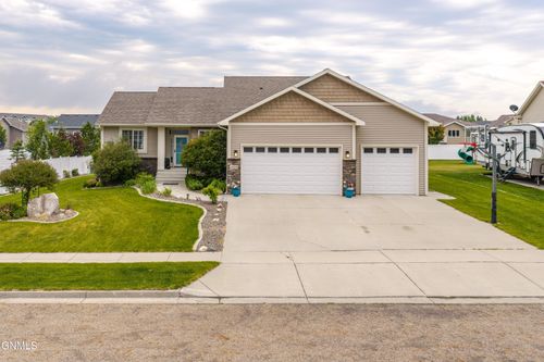 4819 Feldspar Dr, Bismarck, ND, 58503-6172 | Card Image