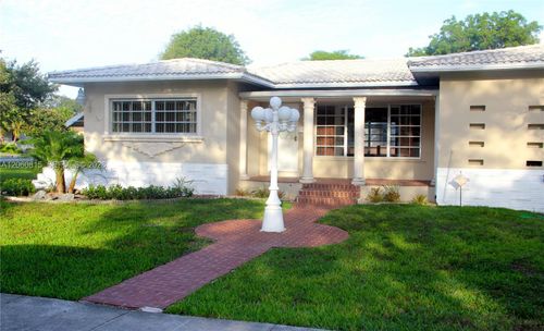 70 Hammond Dr, Miami Springs, FL, 33166-5062 | Card Image