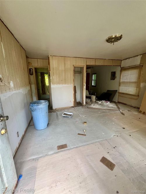 1218 E Piper Ave, Flint, MI, 48505-3023 | Card Image