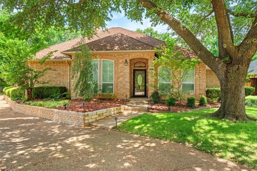 2517 Chad Dr, Arlington, TX, 76017-3737 | Card Image