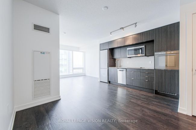 2104 - 10 York St, Condo with 2 bedrooms, 1 bathrooms and null parking in Toronto ON | Image 9