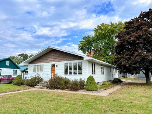 1202 S 9th St, Prairie Du Chien, WI, 53821-2504 | Card Image