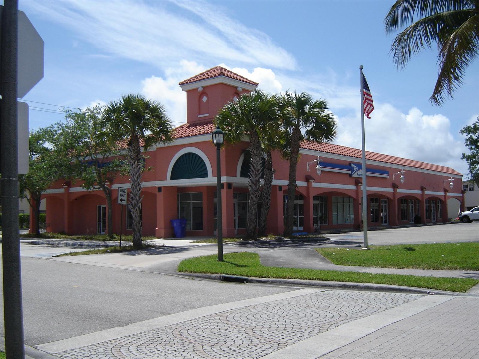 904 Park Ave, Lake Park, FL 33403