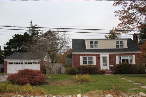 7 Okleigh Pl, Northport, NY, 11768-1920 | Card Image