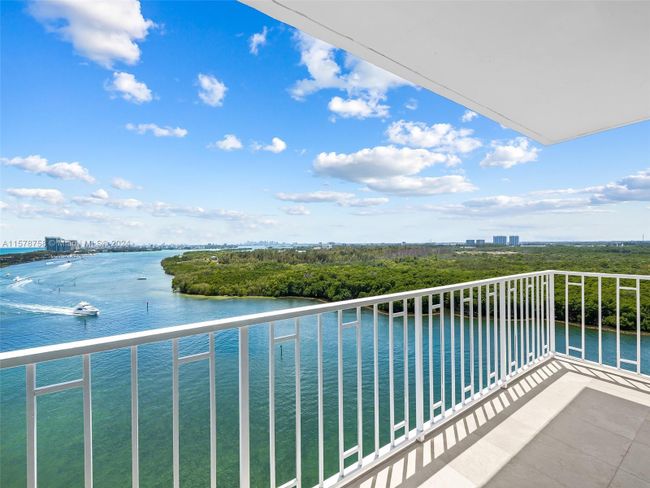 1722 - 500 Bayview Dr, For Sale in Sunny Isles Beach - Zoocasa