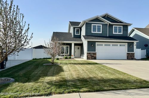 2413 Geyser Ct, Dickinson, ND, 58601-3013 | Card Image