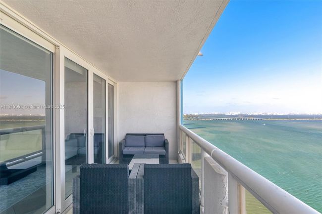 APT-3332 - 1717 N Bayshore Dr, Condo with 2 bedrooms, 2 bathrooms and null parking in Miami FL | Image 20