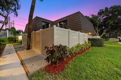 7311 73rd Way, West Palm Beach, FL, 33407-6732 | Card Image