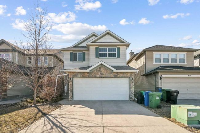 419 Everridge Drive Sw, Home with 3 bedrooms, 2 bathrooms and 4 parking in Calgary AB | Image 2