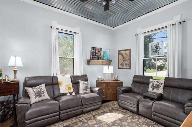 Large living room | Image 11