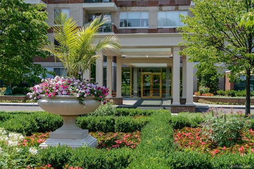 304-100 Hilton Ave, Hempstead, NY, 11550-2129 | Card Image