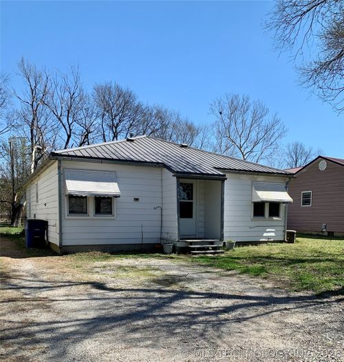 815 Hickory St, Nowata, OK, 74048-4213 | Card Image