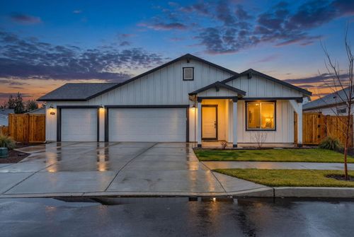 1062 Nw Walnut Ave, Redmond, OR, 97756-2341 | Card Image