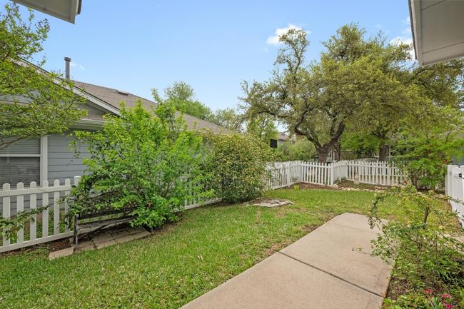 View of the lovely fenced yard | Image 28