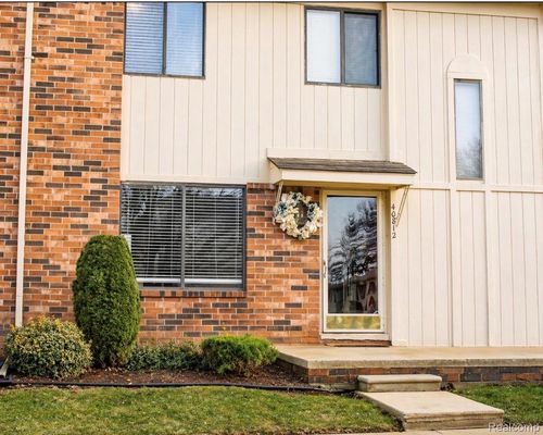 24-40812 Highpointe Dr, Clinton Township, MI, 48038-2556 | Card Image